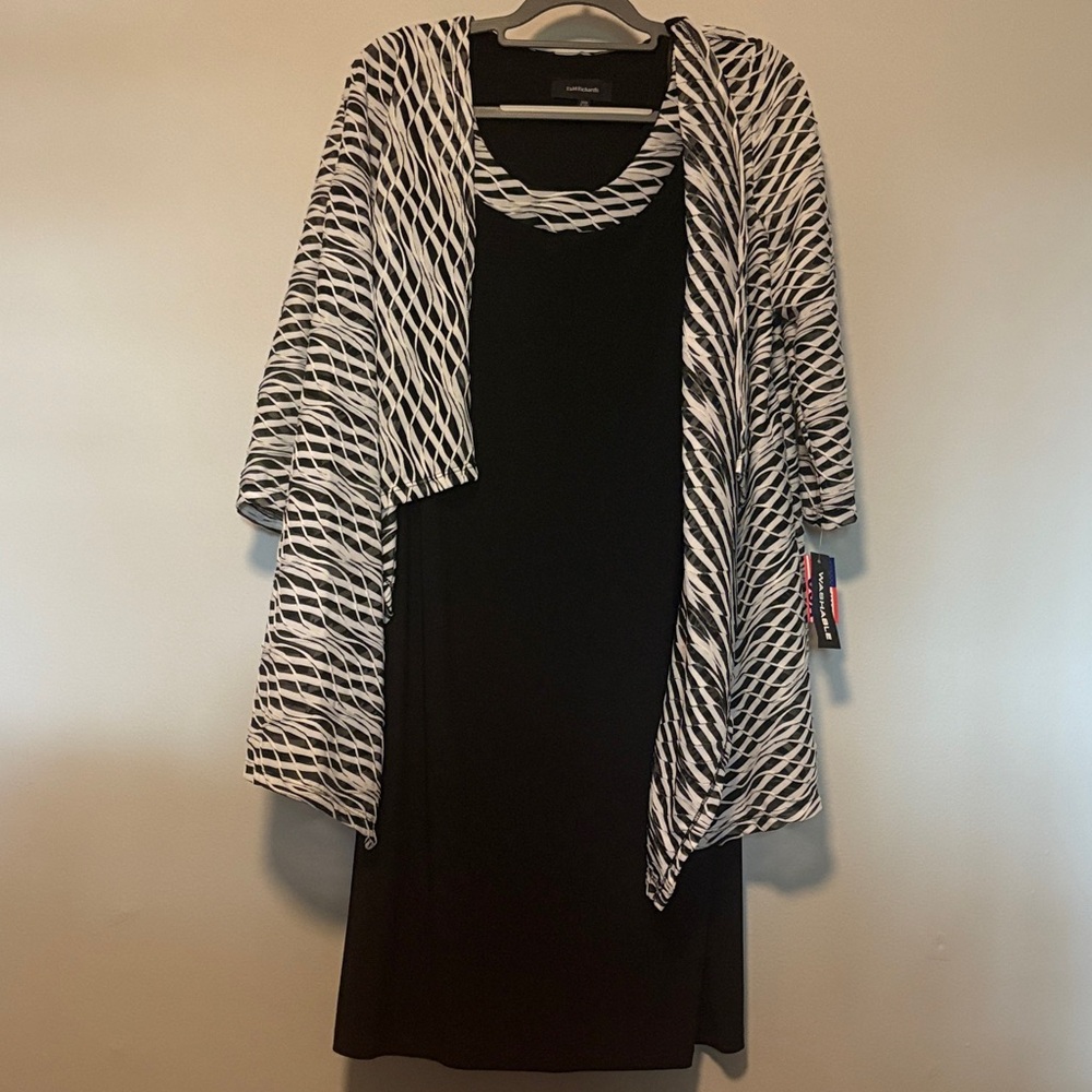 R&M Richards Black and White Midi Dress